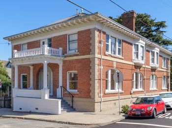 400 W Richmond Avenue