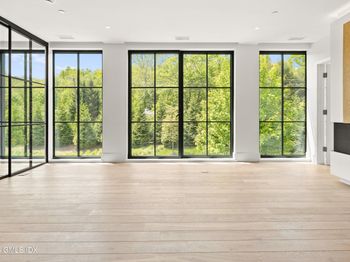 41 Richmondville Avenue