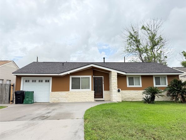 10319 Dunvegan Way, Houston TX 77013