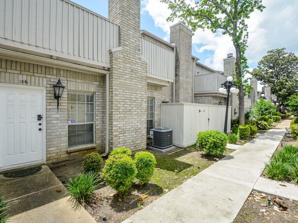 3800 Tanglewilde Street 106, Houston TX 77063