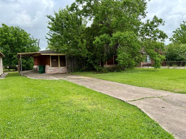 5123 Willow Glen Drive, Houston TX 77033