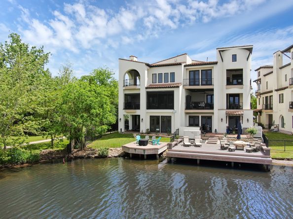 22 Lakeside Cove, The Woodlands TX 77380
