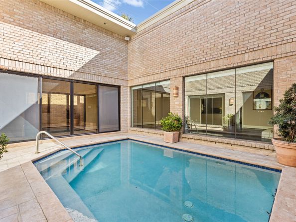 15600 Barkers Landing Road 14, Houston TX 77079