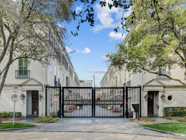 130 Oak Place Drive, Houston TX 77006