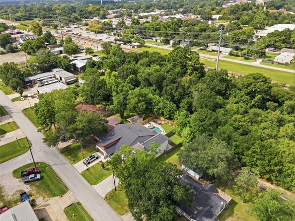 410 Peach Street, Tomball TX 77375