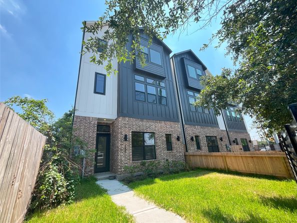 326 Eastwood Street, Houston TX 77011