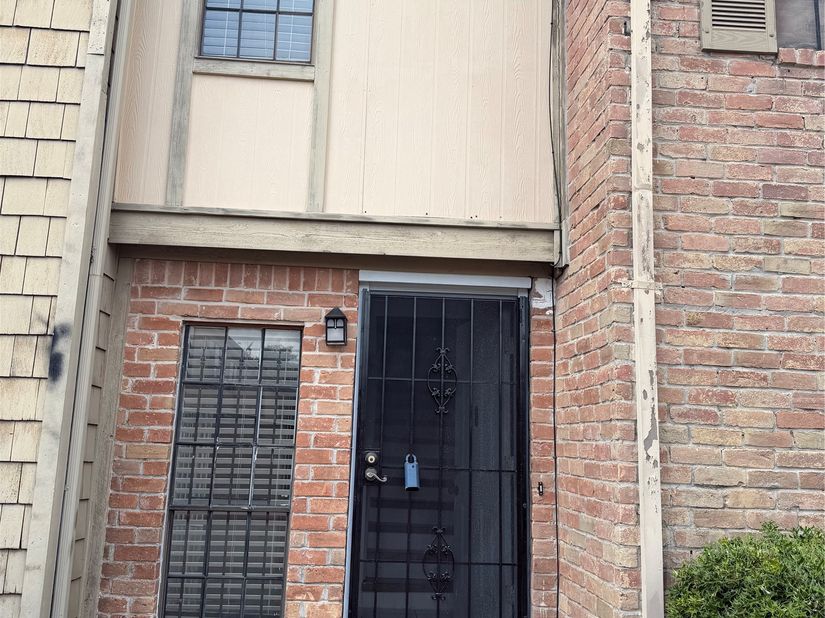 9901 Sharpcrest Street E6, Houston TX 77036
