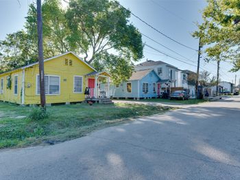 3232 Reeves Street