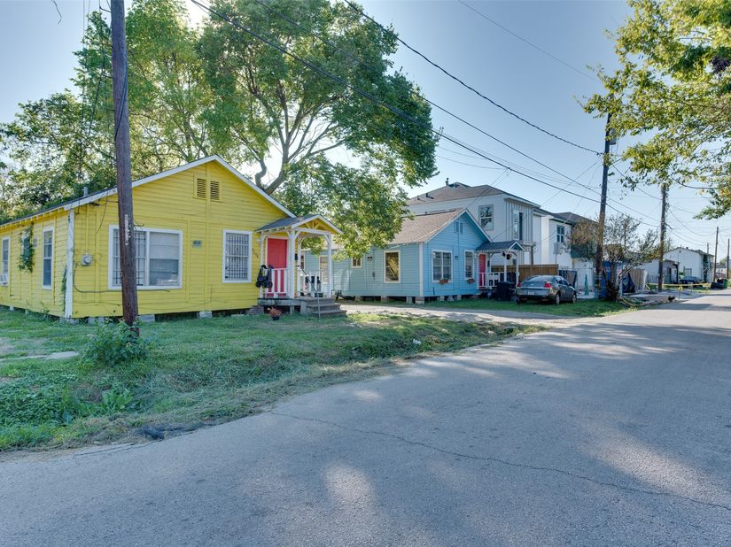 3232 Reeves Street, Houston TX 77004
