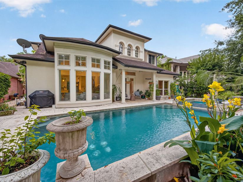22 Frontenac Way, The Woodlands TX 77382