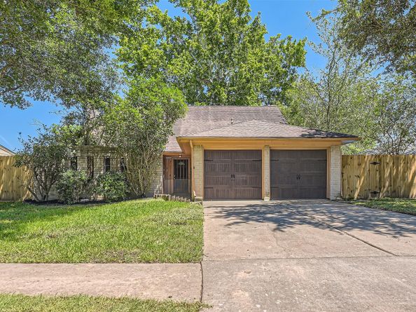 6715 La Sombra Drive, Houston TX 77083