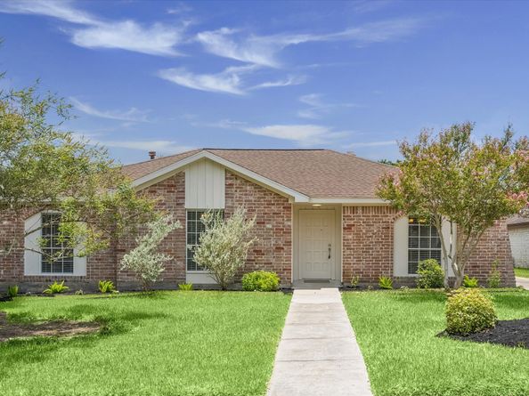 12050 Sturdivant Street, Meadows Place TX 77477