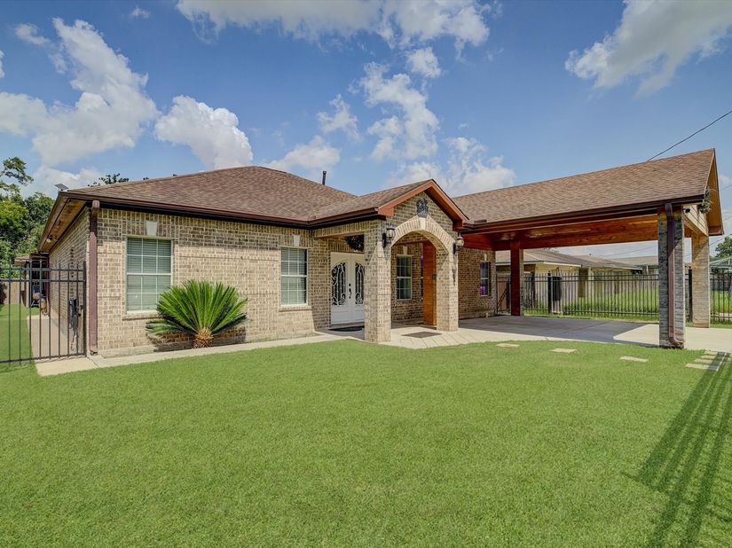 8701 Lawnridge Street, Houston TX 77016