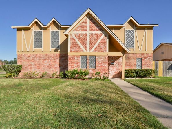 13915 Roundstone Lane, Houston TX 77015