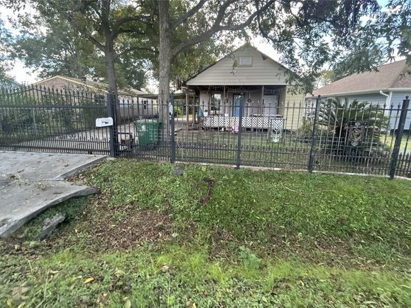 3224 Creston Drive, Houston TX 77026