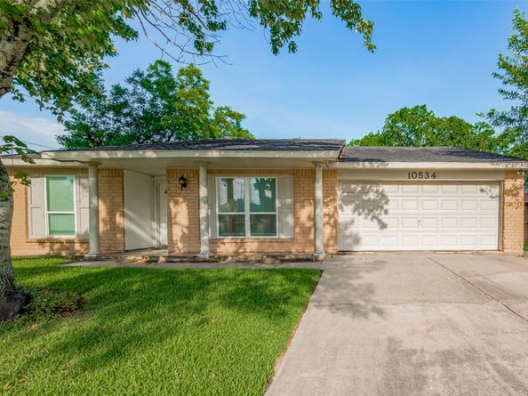 10534 Towne Square Road, Sugar Land TX 77498