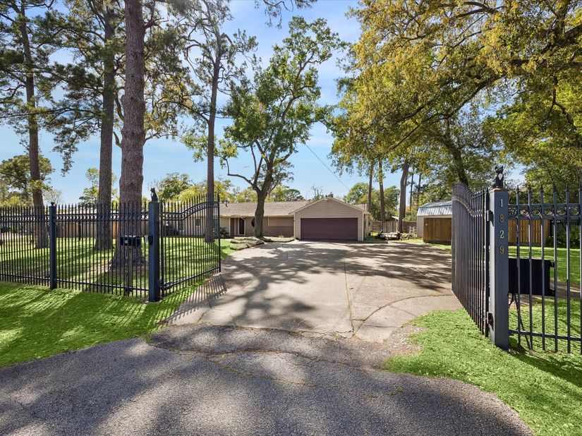 1829 Campbell Road, Houston TX 77080
