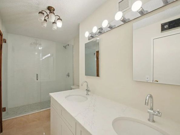 2138 Harmon Cove Tower, Secaucus NJ 07094