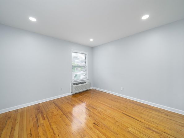 6715 Polk St 12, Guttenberg NJ 07093