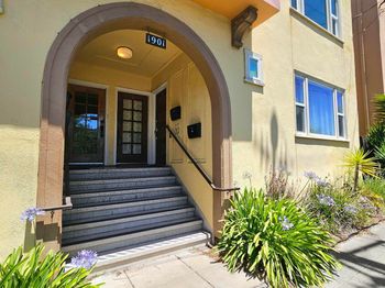 1901 Parker St