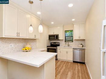 395 Camelback Rd