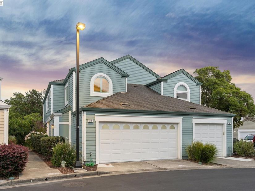 37 Oak Park Dr, Alameda CA 94502