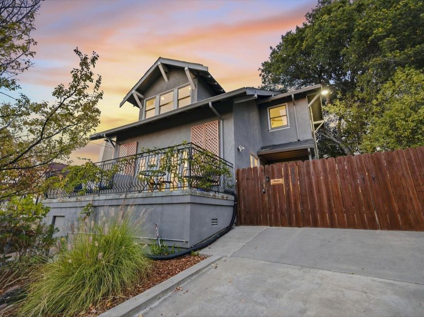 5056 Fairfax Ave, Oakland CA 94601