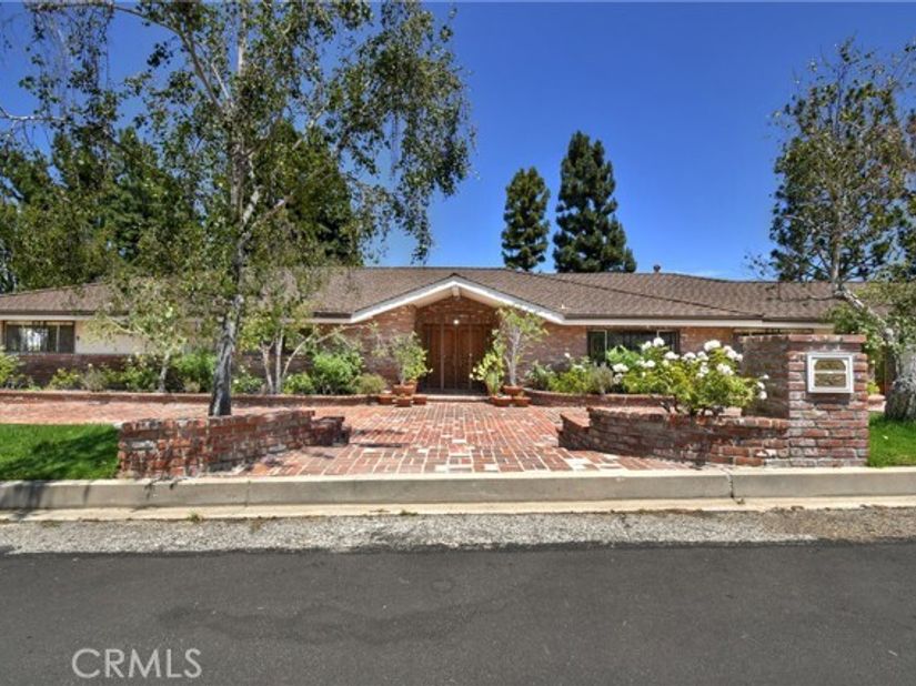16172 Royal Oak Road, Encino (los Angeles) CA 91436