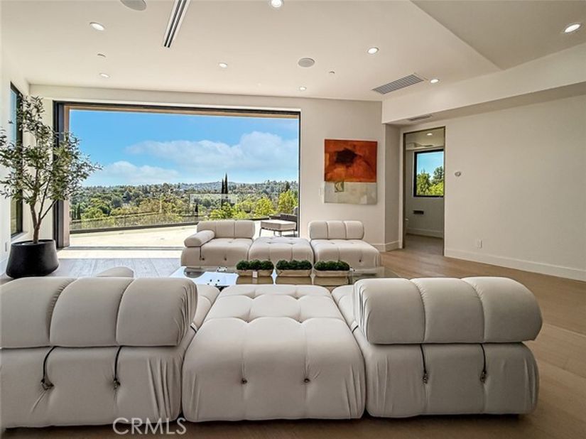 5130 Medina, Woodland Hills (los Angeles) CA 91364