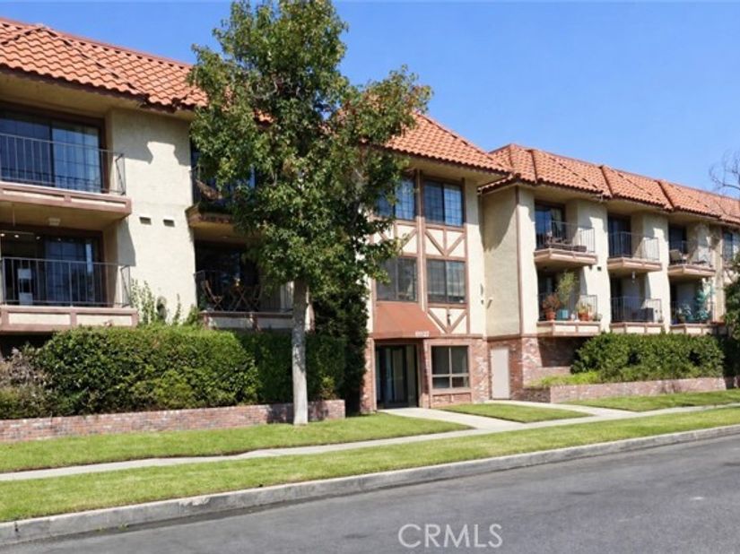 11127 La Maida 10, North Hollywood (los Angeles) CA 91601
