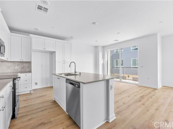 9423 N Sepulveda Blvd. 6, North Hills (los Angeles) CA 91343