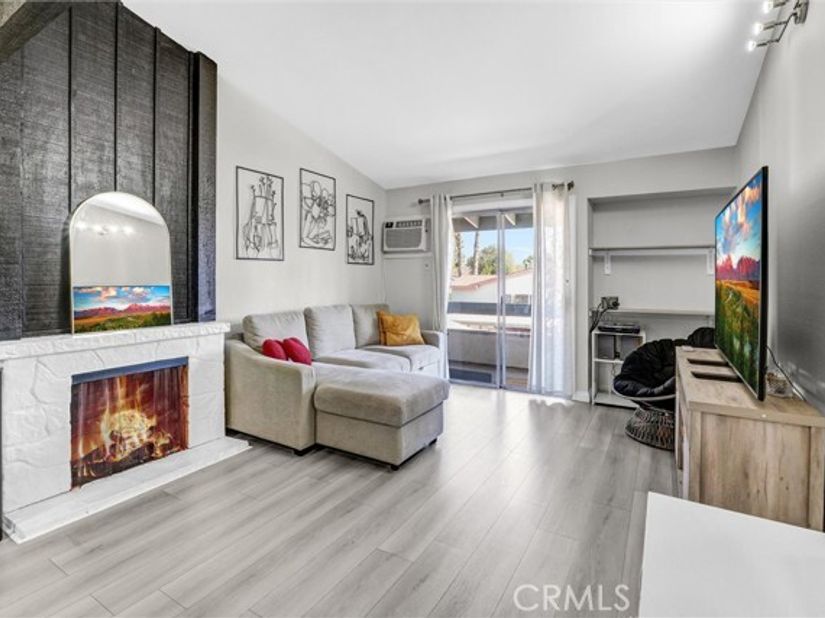 21800 Schoenborn 260, Canoga Park (los Angeles) CA 91304