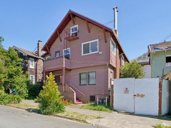 2732 Parker Street, Berkeley CA 94704