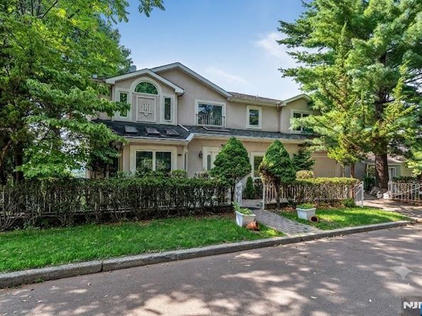 703 Stewart Street, Ridgefield NJ 07657