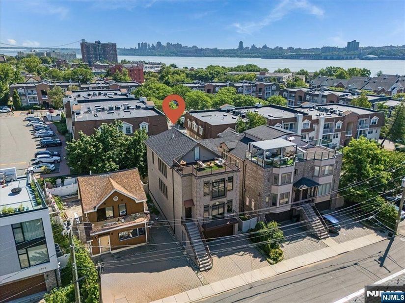 37 Winterburn Place, Edgewater NJ 07020
