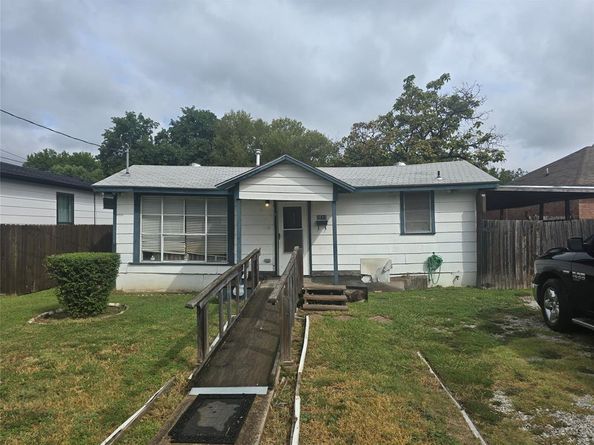 3513  Nomas Street , Dallas Texas 75212