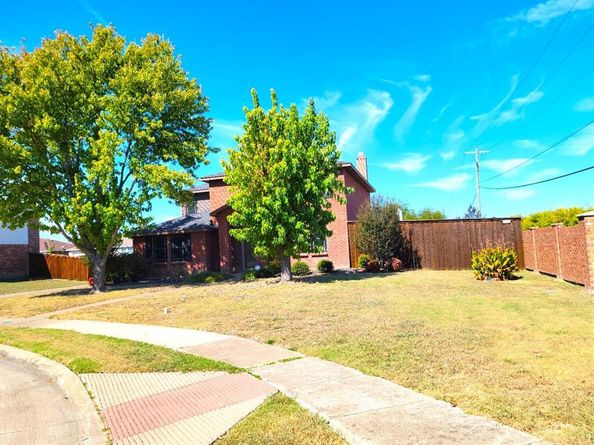 1003  Graystone Drive , Lancaster Texas 75134