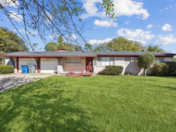 2739  Plaza Boulevard , Dallas Texas 75241