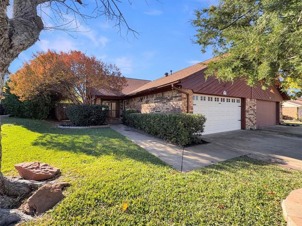 320  Mountain View Court , Bedford Texas 76021