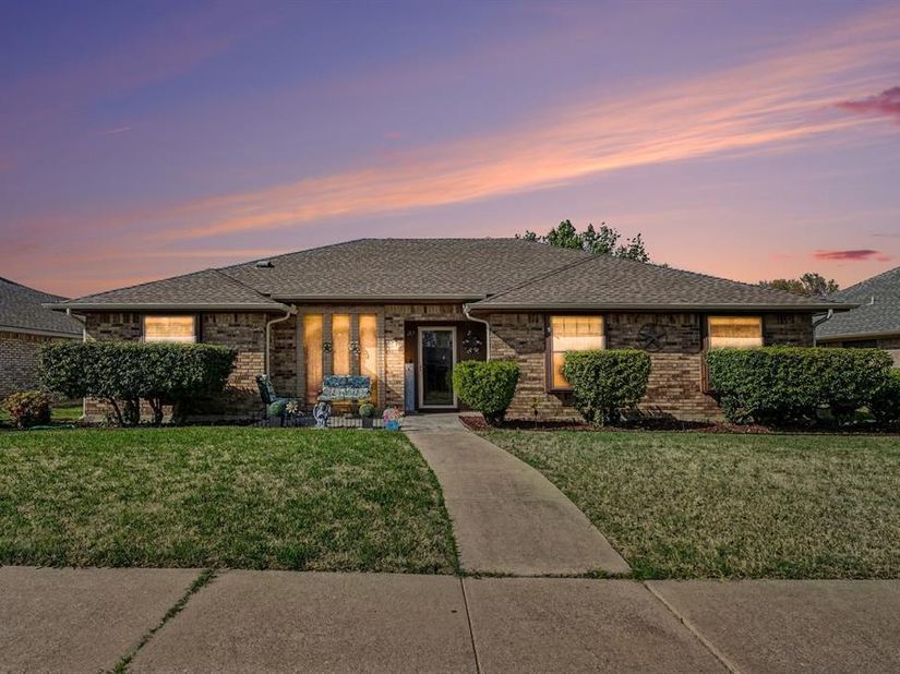 217  Faircrest Drive , Garland Texas 75040