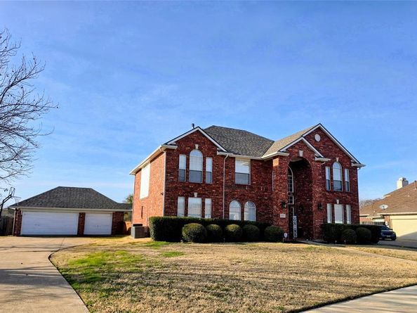1012  Muscadine Vine Street , Crowley Texas 76036