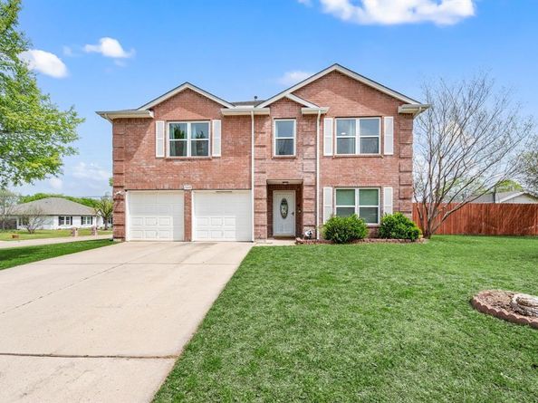 1040  Canyon Drive , Justin Texas 76247