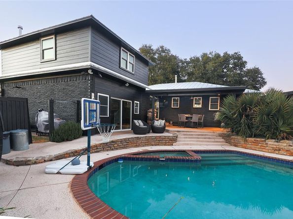 10872  Caprock Circle , Dallas Texas 75218