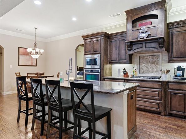 2115 N Hill Drive , Irving Texas 75038