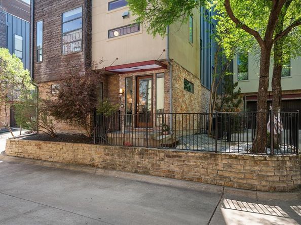 432  Trinity River Circle , Dallas Texas 75203