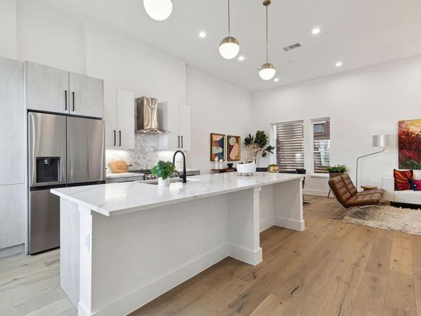 4208  Live Oak Street  106, Dallas Texas 75204