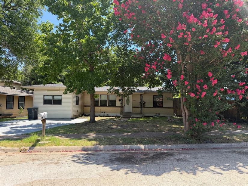 2005  Huntington Drive , Arlington Texas 76010