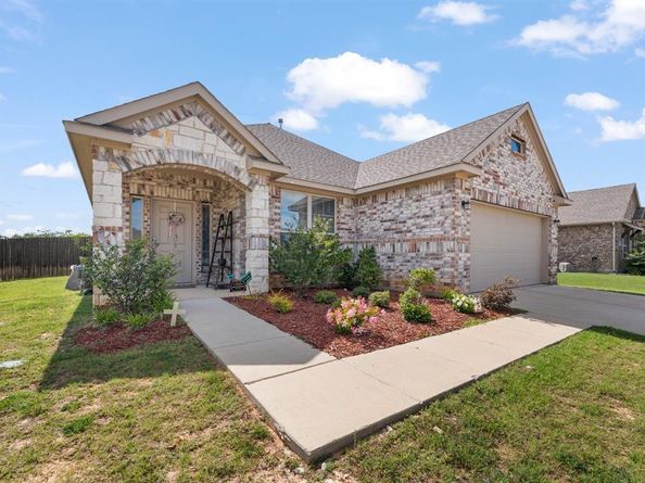 4000  Bendale Road , Benbrook Texas 76116