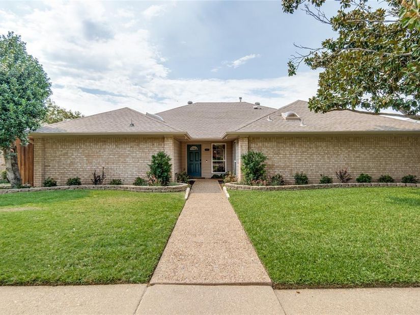 6204  La Cosa Drive , Dallas Texas 75248