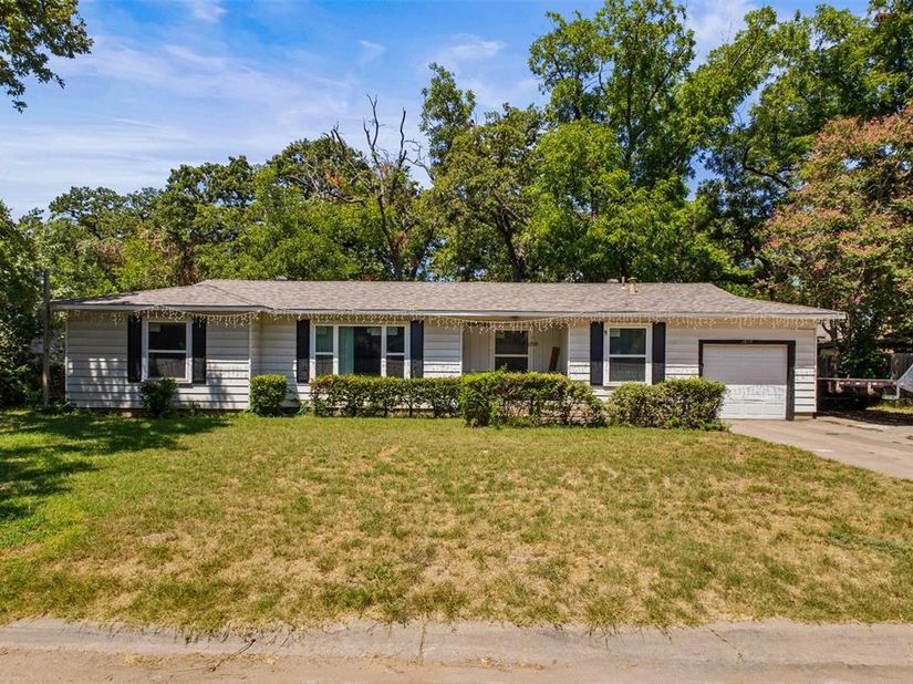 1859  Oakwood Street , Haltom City Texas 76117